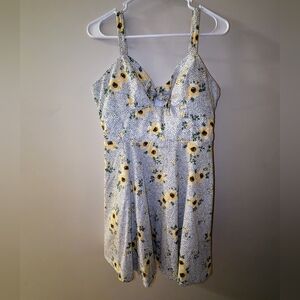 Speechless fit and flare white dress w/dots & sunflowers. Pockets! Juniors Large